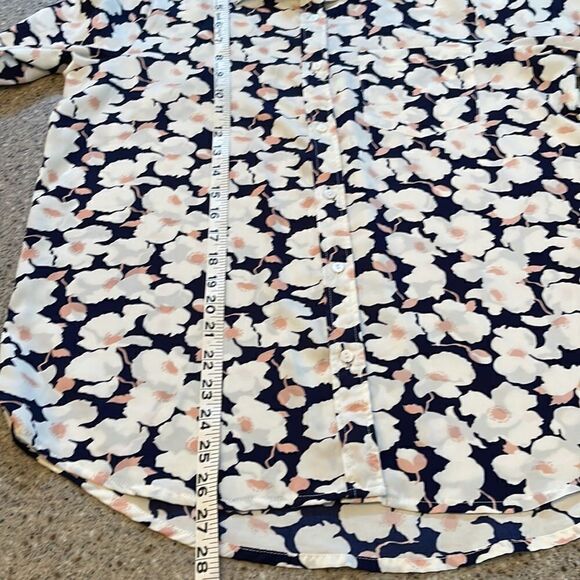 SKIES ARE BLUE Floral Button Down Blouse - Picture 10 of 12